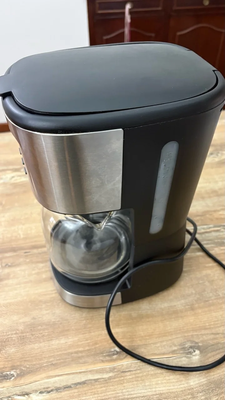 Vista lateral de la cafetera Smartlife con el indicador de nivel del depósito de agua