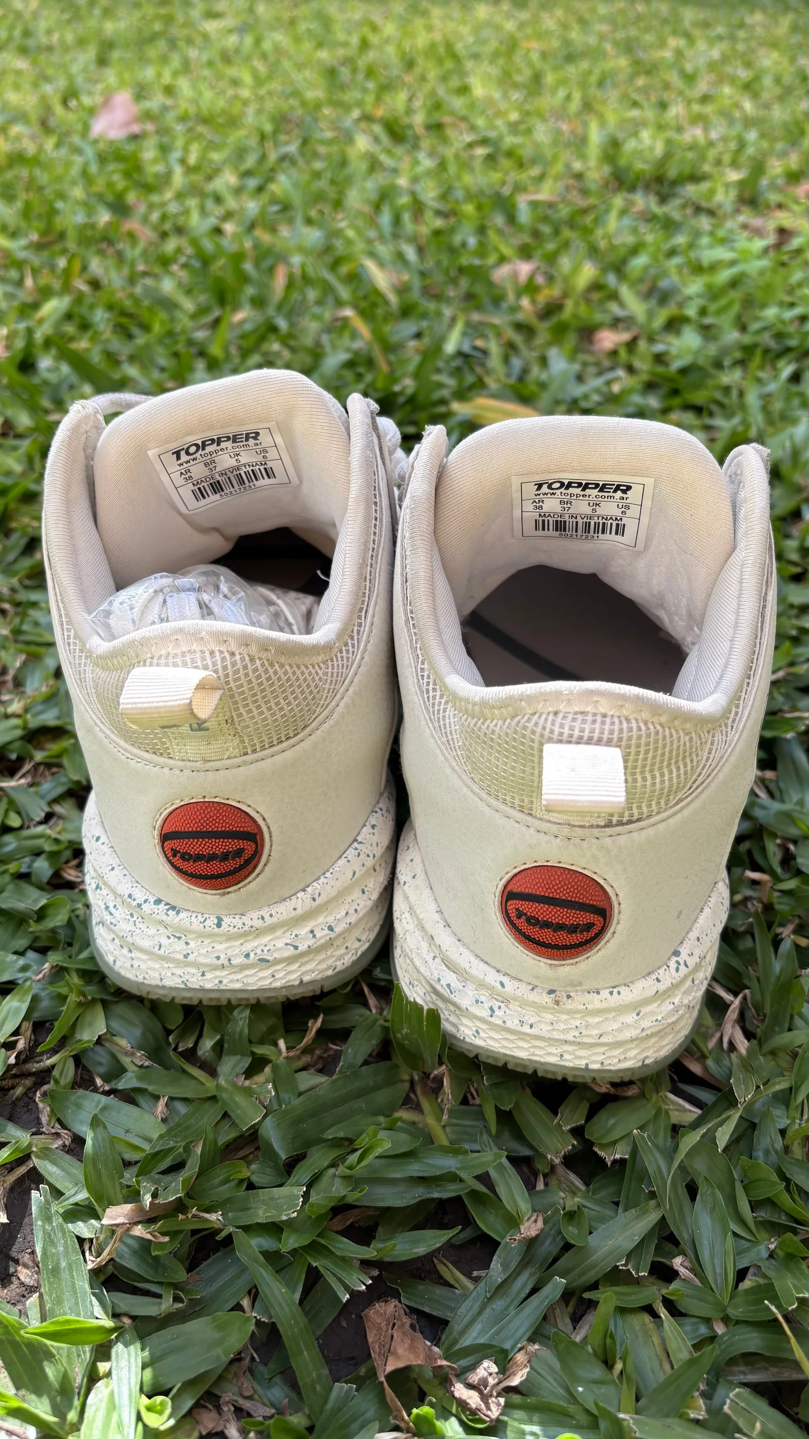 Parte trasera y talones de las zapatillas Topper Revolver